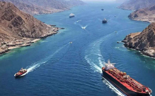 হরমুজ প্রণালি ইস্যুতে নরম সুর, যুদ্ধ বন্ধে এগোচ্ছেন ট্রাম্প